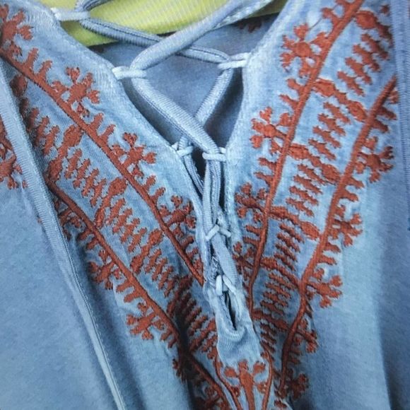 POL Boho Blue Embroidered Top, Medium (runs large) - Picture 6 of 10